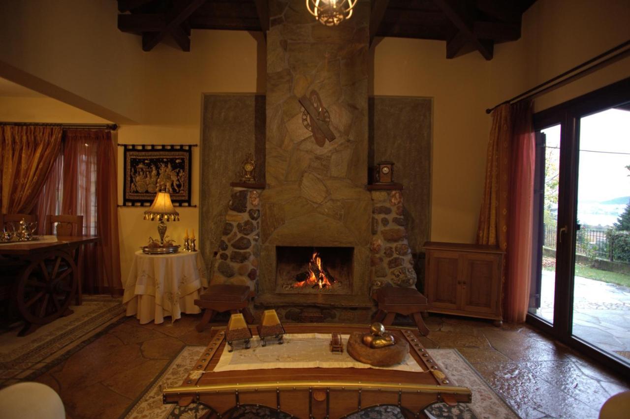 Wood And Stone Villa อิโออันนินา ภายนอก รูปภาพ