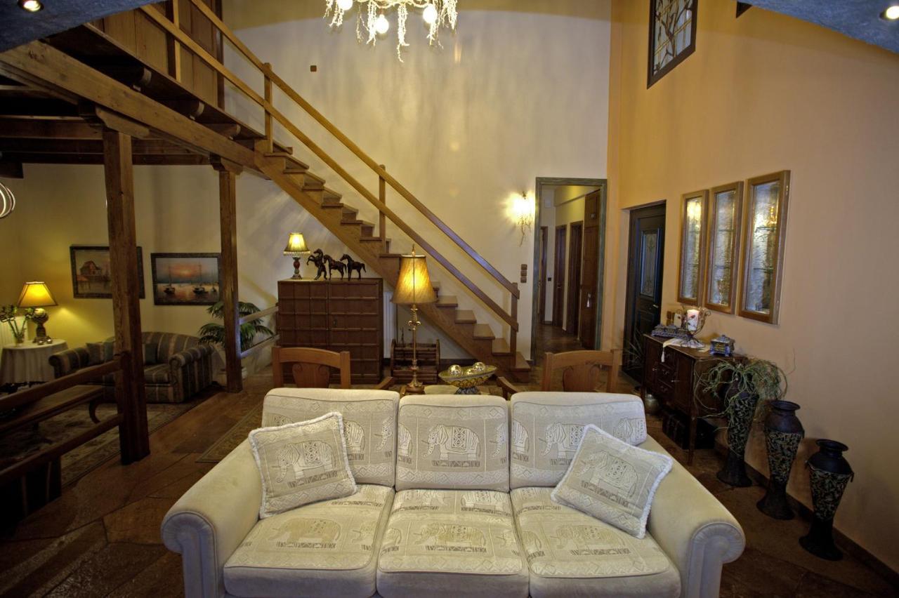 Wood And Stone Villa อิโออันนินา ภายนอก รูปภาพ
