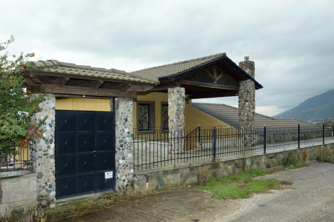 Wood And Stone Villa อิโออันนินา ภายนอก รูปภาพ
