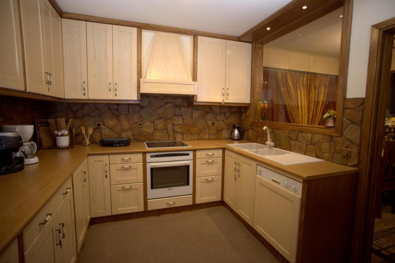 Wood And Stone Villa อิโออันนินา ภายนอก รูปภาพ